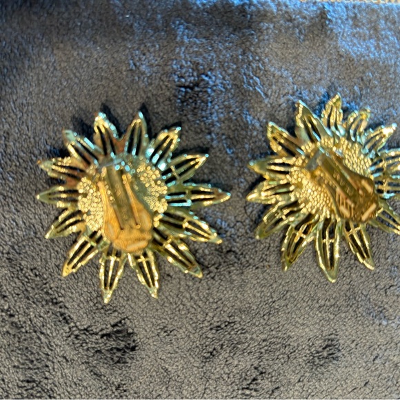 Sarah Coventry Vintage Starburst Three Pcs Set Broach & Earrings - Picture 9 of 10